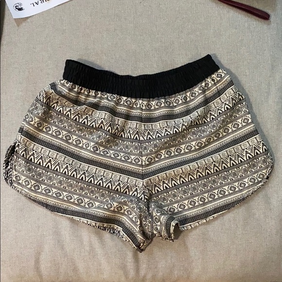 Reversible patterned shorts - Picture 2 of 3